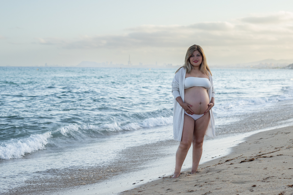 Sesion embarazo en costa barcelona